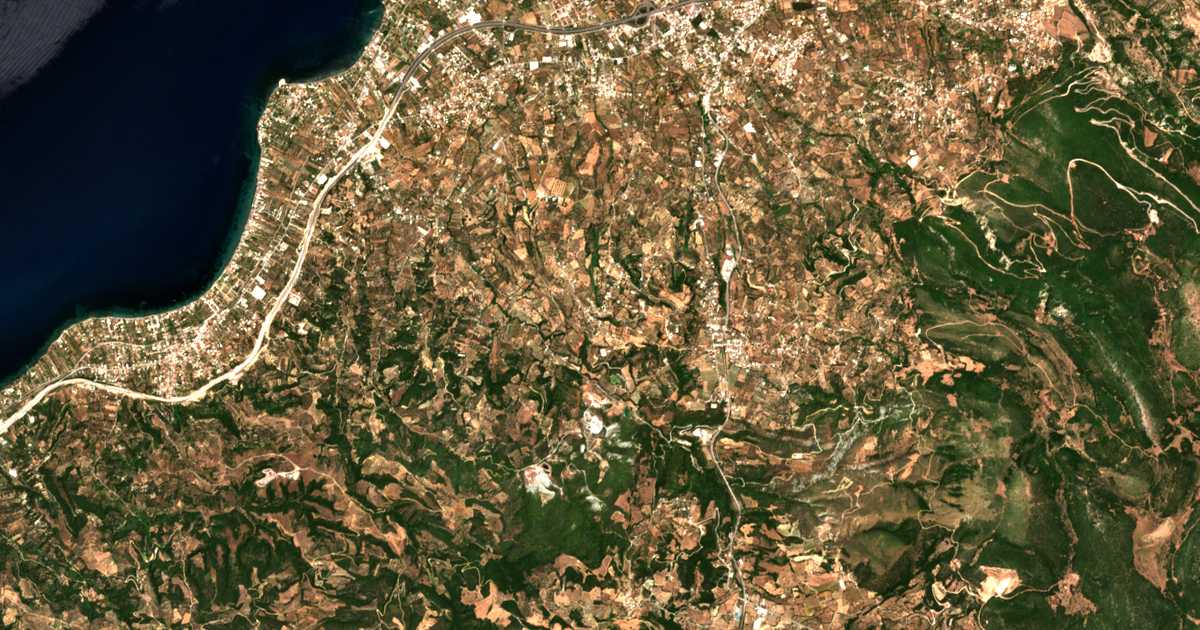 Hartă satelitară: Théa