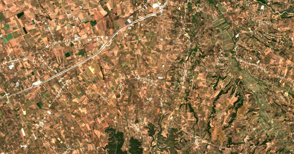 Hartă satelitară: Karyá