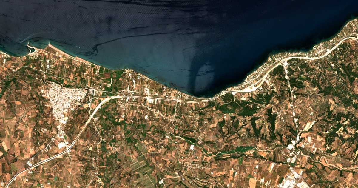 Hartă satelitară: Paralía Alissoú