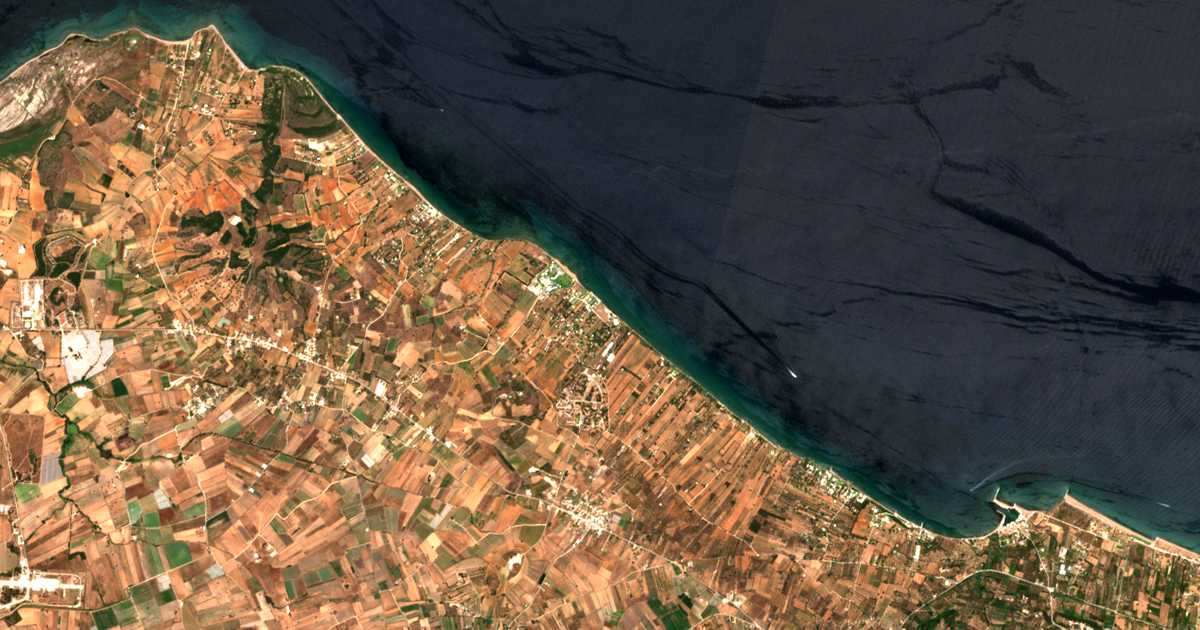 Hartă satelitară: Paralía Kalamakíou