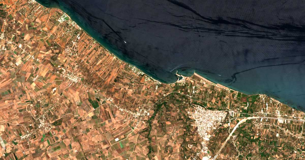 Hartă satelitară: Paralía Niforaiíkon