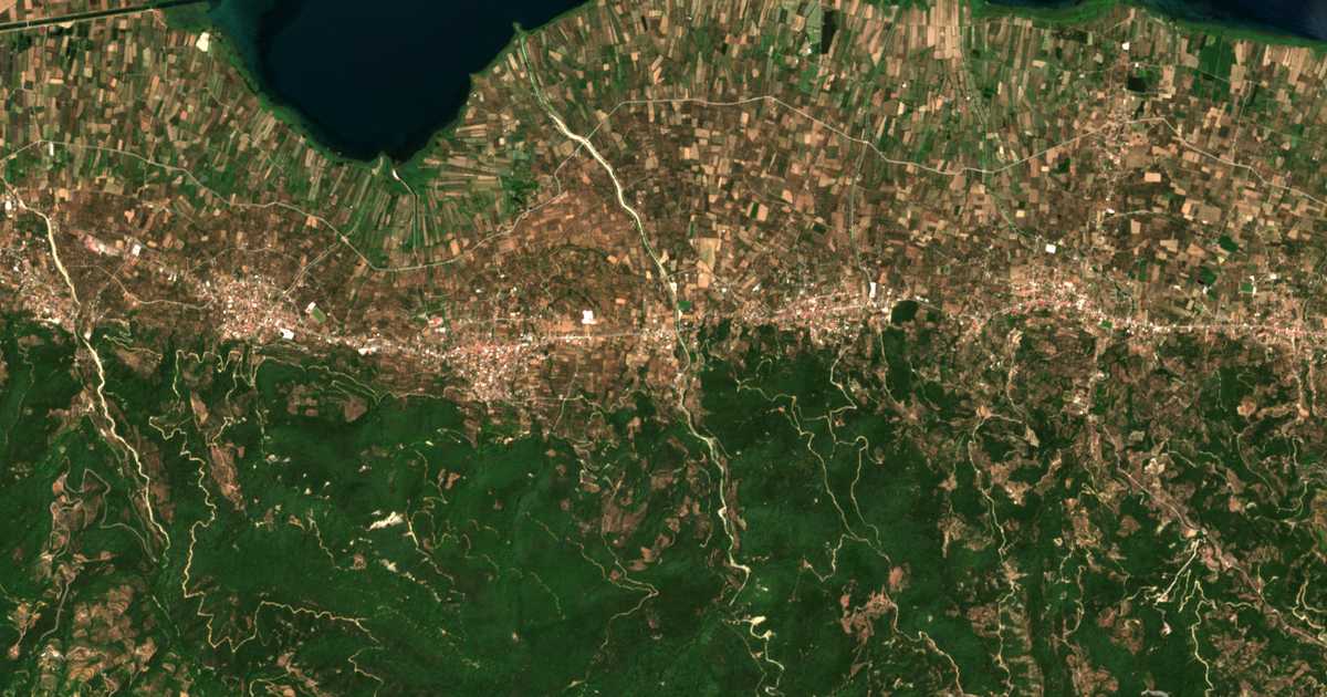 Hartă satelitară: Agía Marína