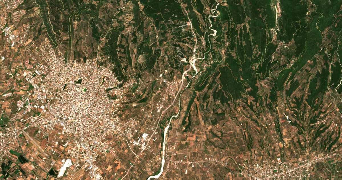 Hartă satelitară: Kamaroúla
