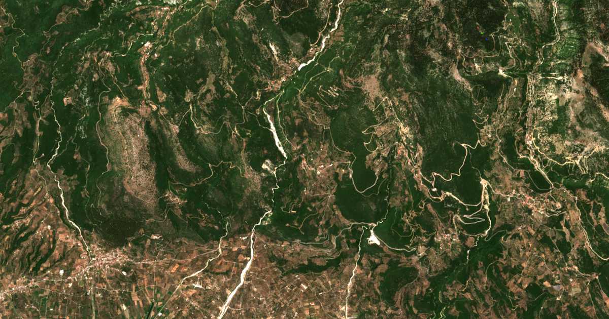 Hartă satelitară: Palaiokaryá