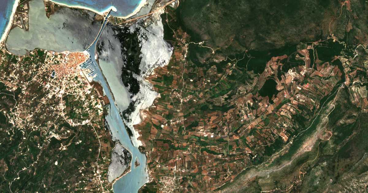 Hartă satelitară: Peratiá