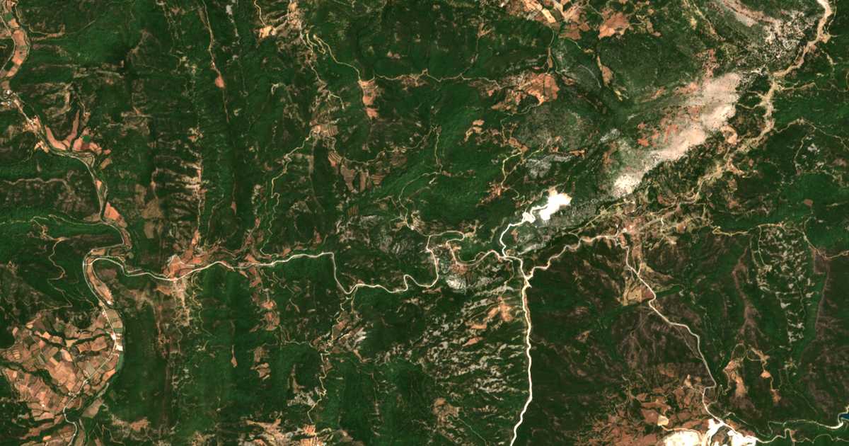 Hartă satelitară: Petróna
