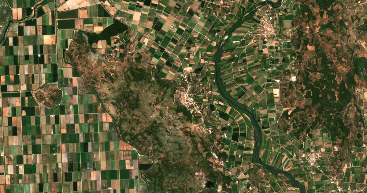 Hartă satelitară: Lesínion