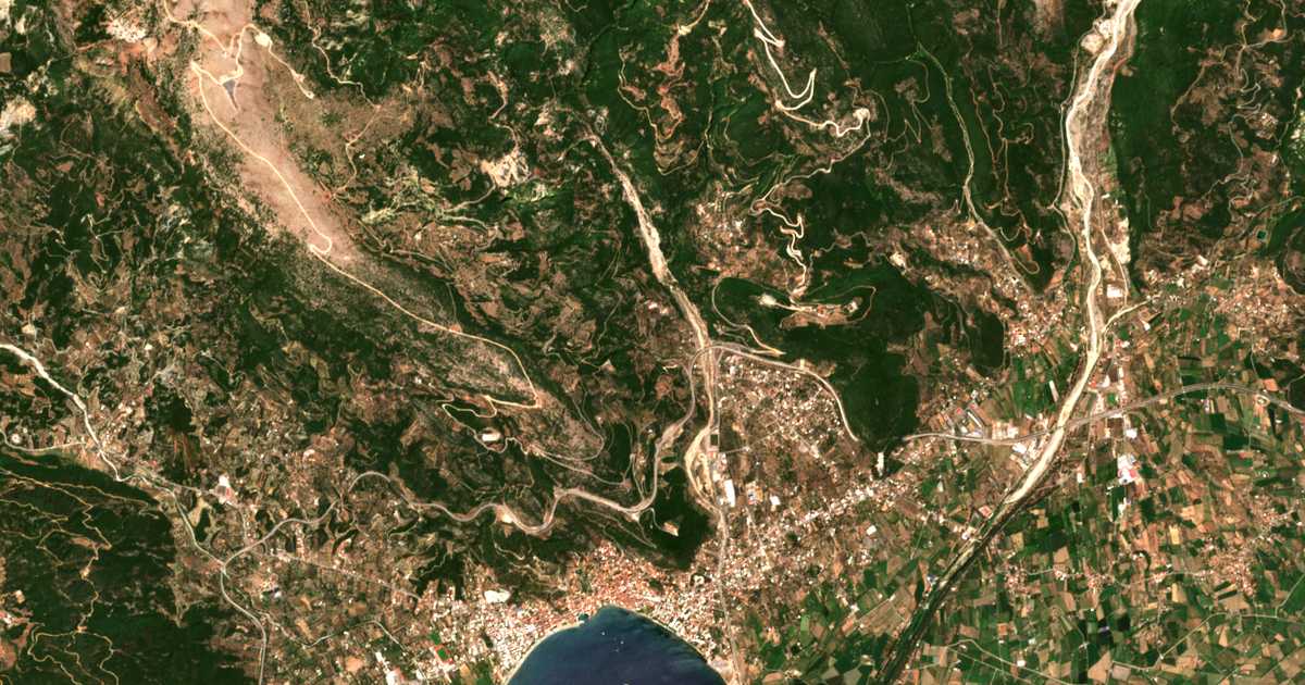 Hartă satelitară: Ágios Vasíleios