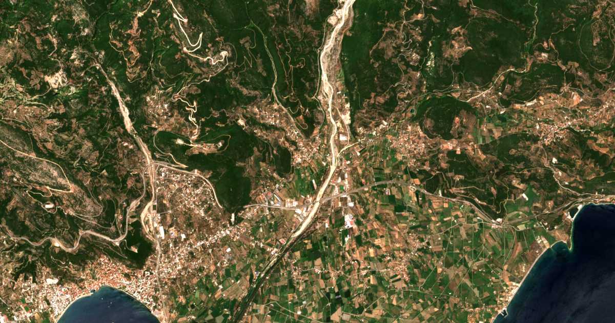 Hartă satelitară: Káto Dáfni