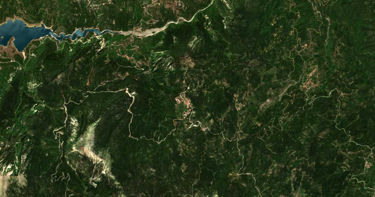 Hartă satelitară: Kryonéria