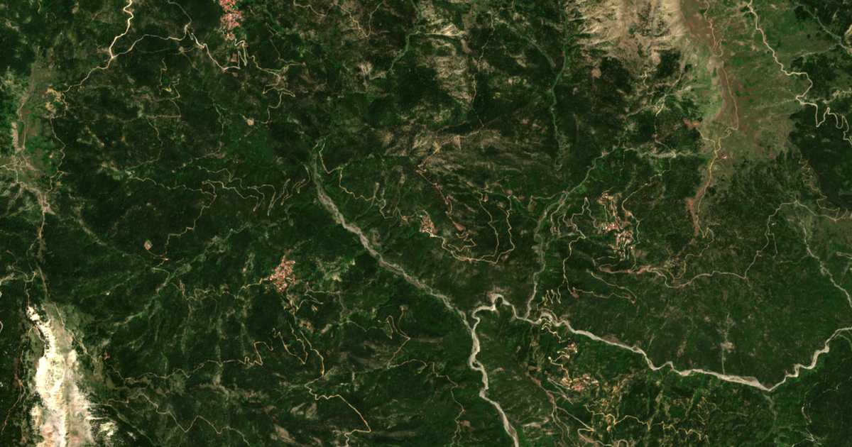 Hartă satelitară: Mandriní
