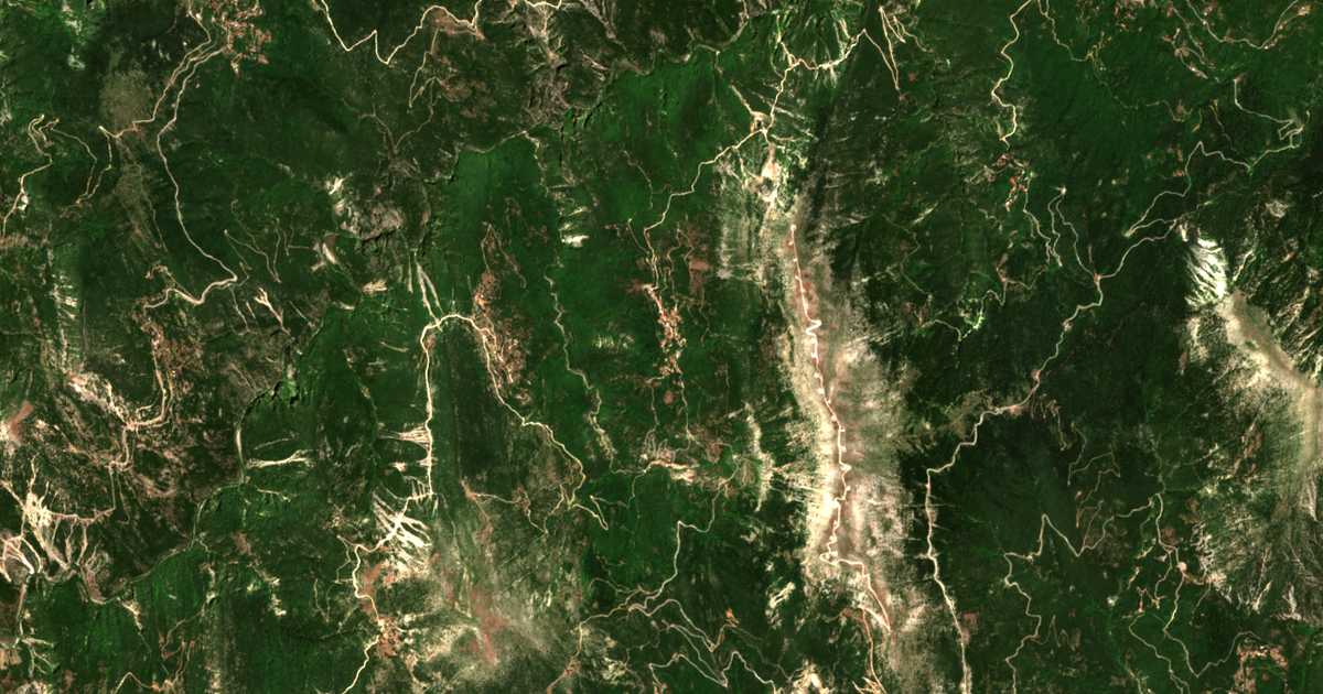 Hartă satelitară: Perísta