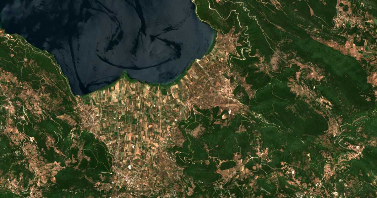 Hartă satelitară: Pámfion