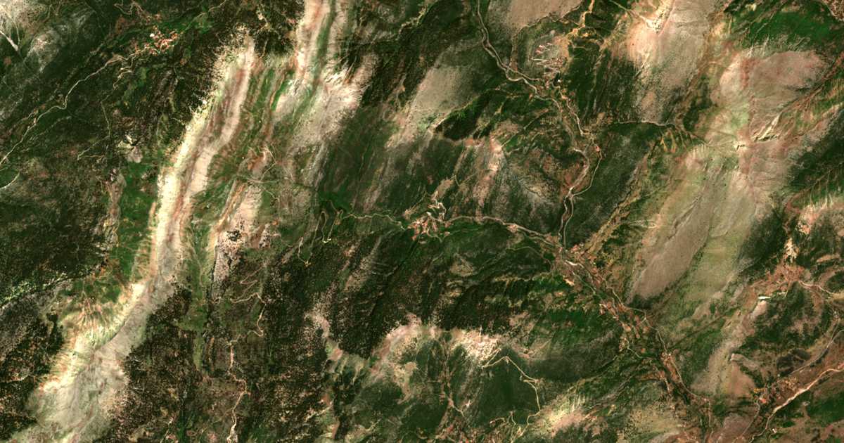 Hartă satelitară: Astrás
