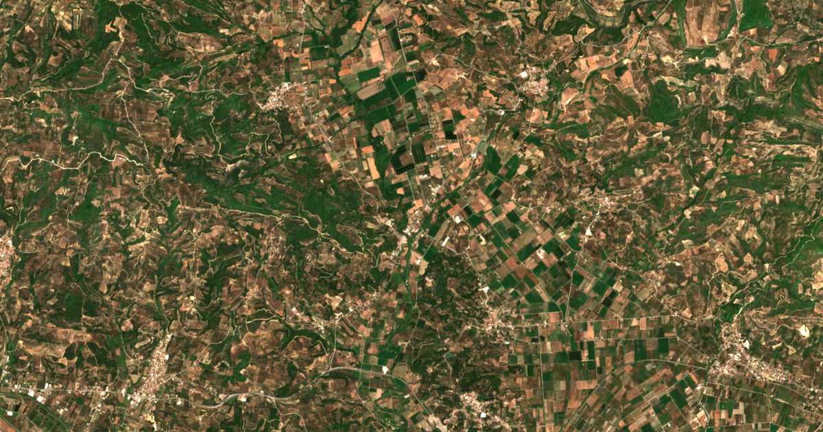 Hartă satelitară: Karoútes