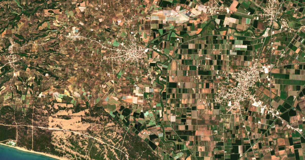 Hartă satelitară: Kalývia