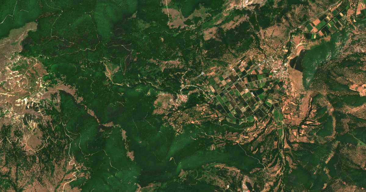Hartă satelitară: Asprógeia