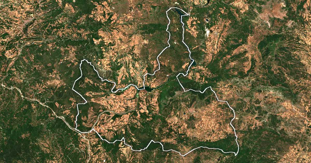 Imagine din satelit cu limita trasată: Deskati