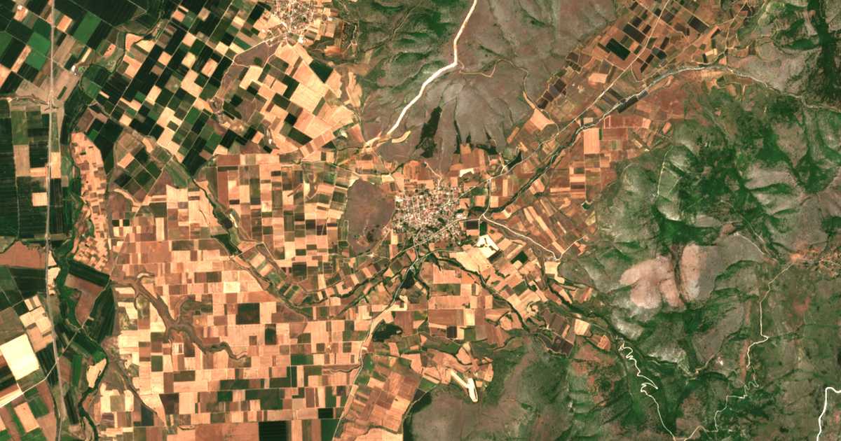 Hartă satelitară: Komniná