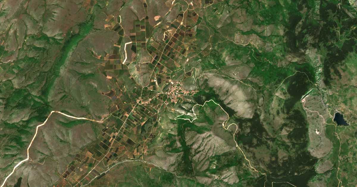 Hartă satelitară: Mesóvounon