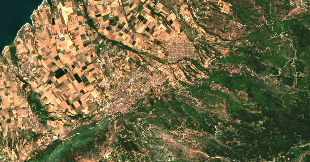 Hartă satelitară: Néa Kastaniá