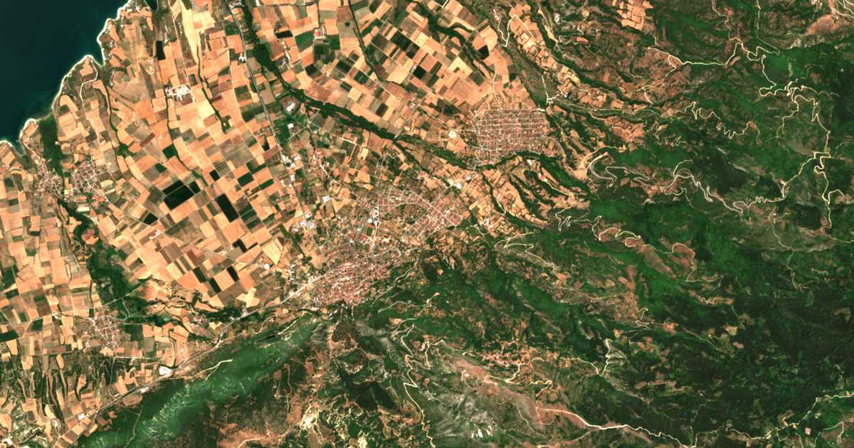 Hartă satelitară: Néa Láva